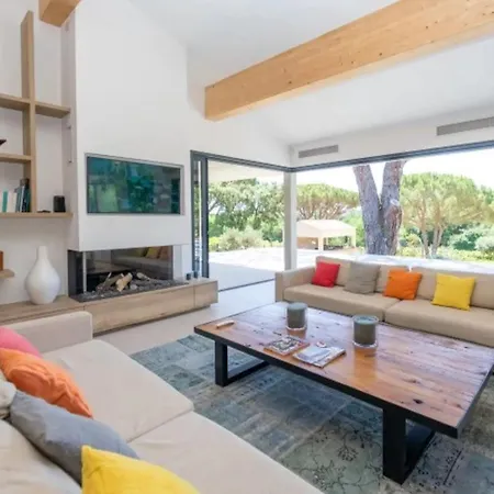 Σπίτι διακοπών Luxury In With Private Pool